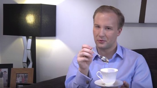 Как правильно пить чай - по мнению британского эксперта по этикету