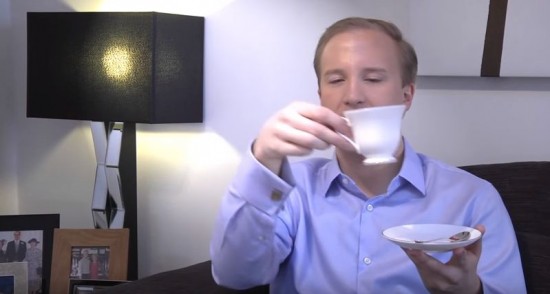 Как правильно пить чай - по мнению британского эксперта по этикету